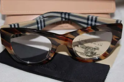 Armazón oftálmico Burberry de carey de ojo de gato con patillas de cuadros