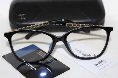 Armazón oftálmico Chanel negro con patillas de cadena dorada