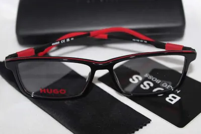 Armazón oftálmico HUGO negro con detalles rojos