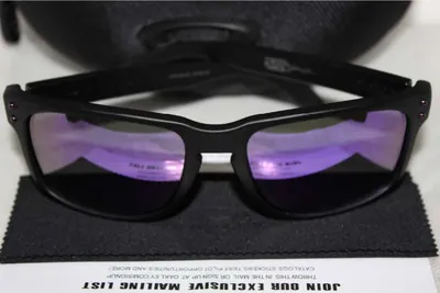 Lentes de sol Oakley negros mate con micas violetas espejeadas