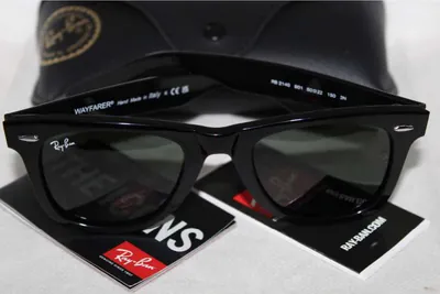 Lentes de sol Ray-Ban Wayfarer negros con su estuche y las tarjetas de la marca