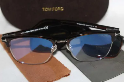 Armazón oftálmico Tom Ford de carey con metal dorado