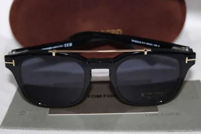 Lentes de sol Tom Ford negros con barra dorada