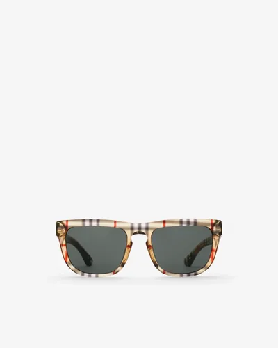 Lentes de sol Burberry con el cuadro de la casa en el armazón