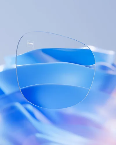 Mica oftálmica ZEISS sobre fondo azul